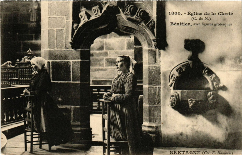 Carte postale ancienne Benitier Eglise de la Clarte France Folklore