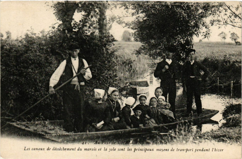 Carte postale ancienne Au Pays de Challans La Yole France Folklore