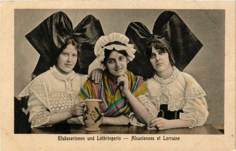 Carte postale ancienne Alsaciennes et Lorraine France Folklore