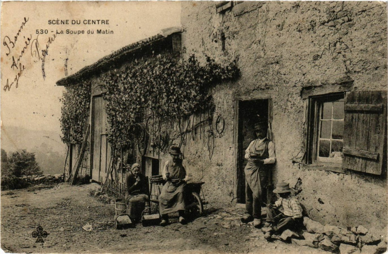 Carte postale ancienne Scene du Centre La Soupe du Matin France Folklore