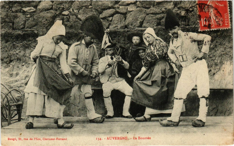 Carte postale ancienne Auvergne La Bourrée France Folklore