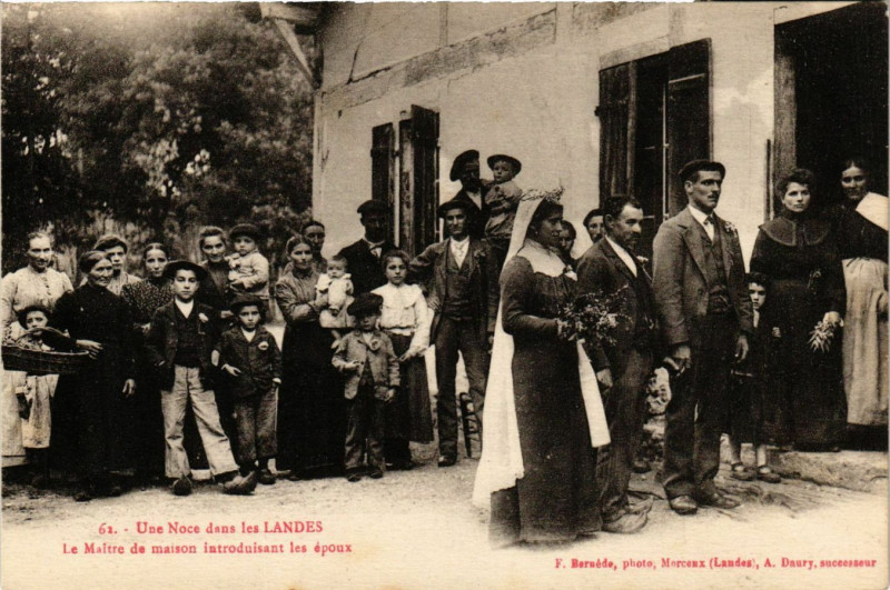 Carte postale ancienne Une Noce dans les Landes France Folklore