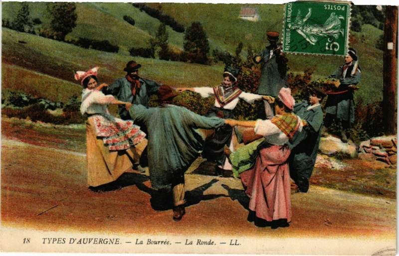 Carte postale ancienne Types d'Auvergne La Bourrée France Folklore