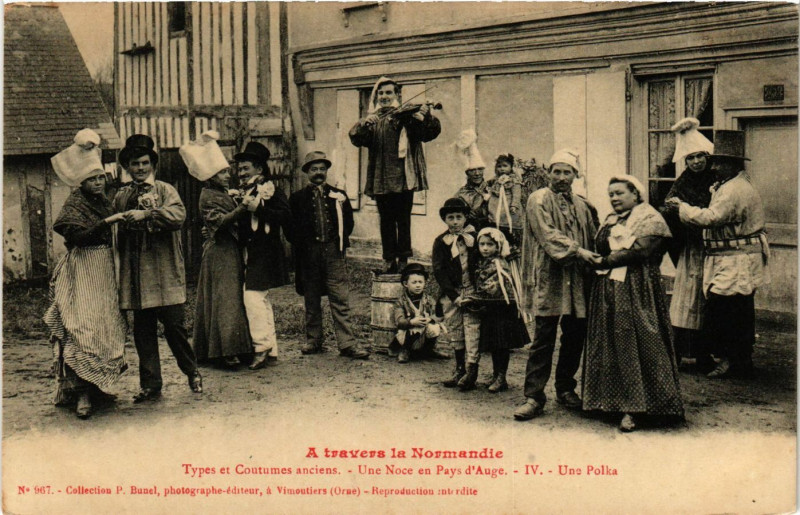 Carte postale ancienne Types et Costumes anciens France Folklore