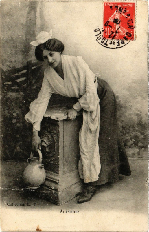 Carte postale ancienne Arlesienne France Folklore