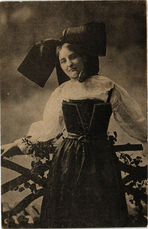 Carte postale ancienne Alsacienne Elsasserin France Folklore