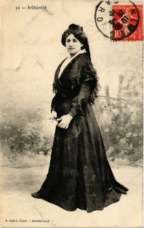 Carte postale ancienne Arlesienne France Folklore