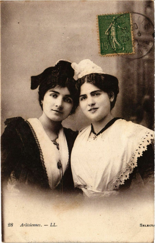 Carte postale ancienne Arlesienne France Folklore