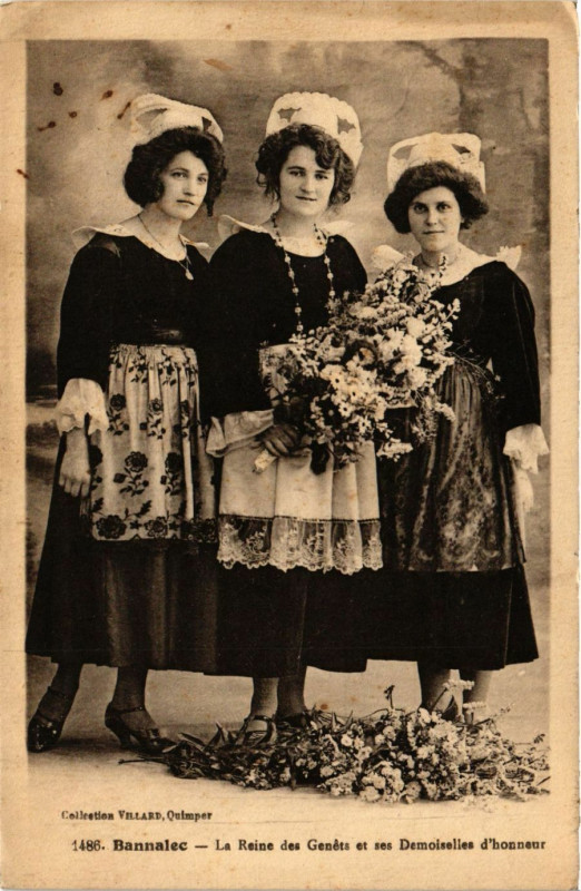 Carte postale ancienne Bannalec La Reine des Genets France Folklore
