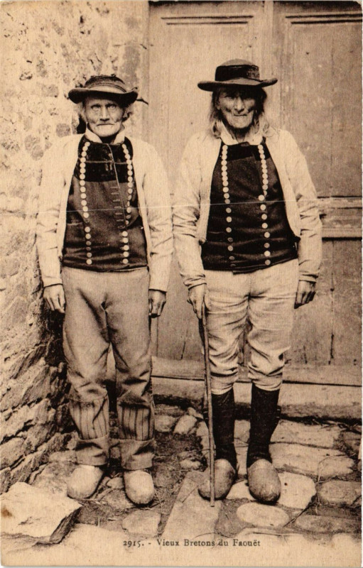 Carte postale ancienne Vieux Bretons du Faouet France Folklore