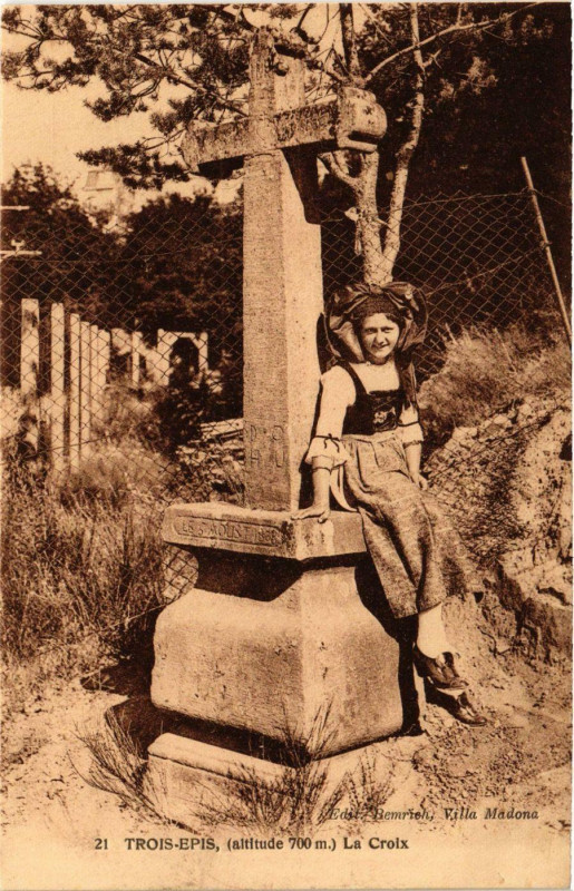 Carte postale ancienne Trois-Epis La Croix France Folklore