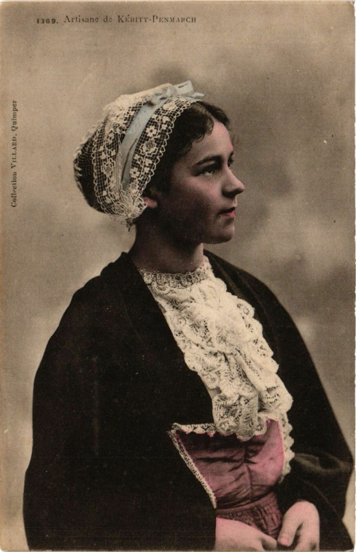 Carte postale ancienne Artisane de Kerity-Penmarch France Folklore