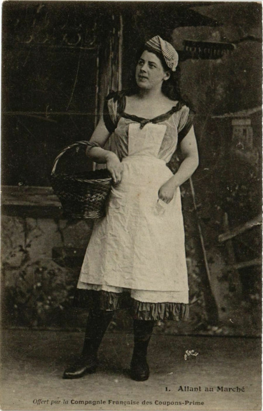 Carte postale ancienne Allant au Marché France Folklore