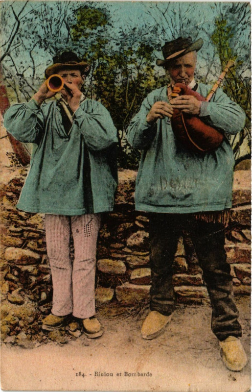 Carte postale ancienne Biniou et Bombarde France Folklore