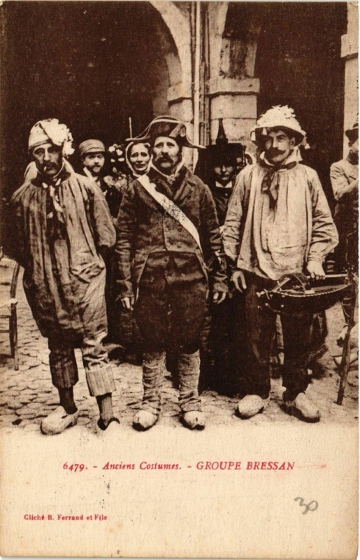 Carte postale ancienne Anciens Costumes Groupe Bressan France Folklore