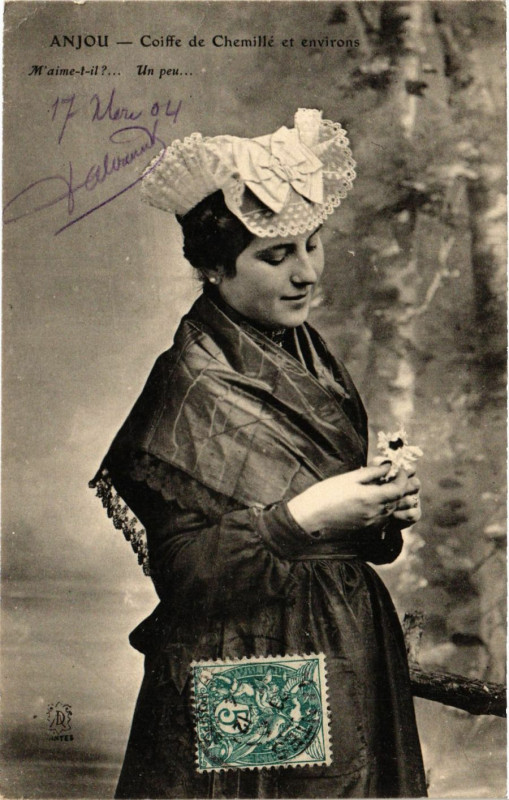 Carte postale ancienne Anjou Coiffe de Chemille et Env. France Folklore
