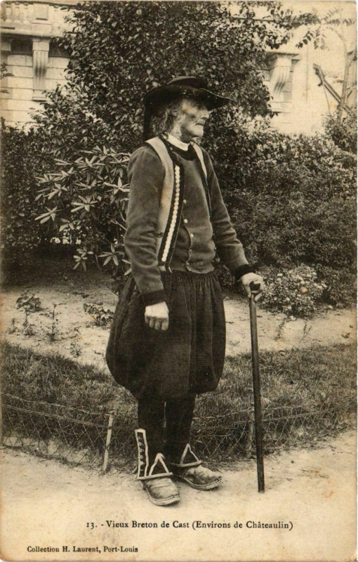 Carte postale ancienne Vieux Breton de Cast France Folklore
