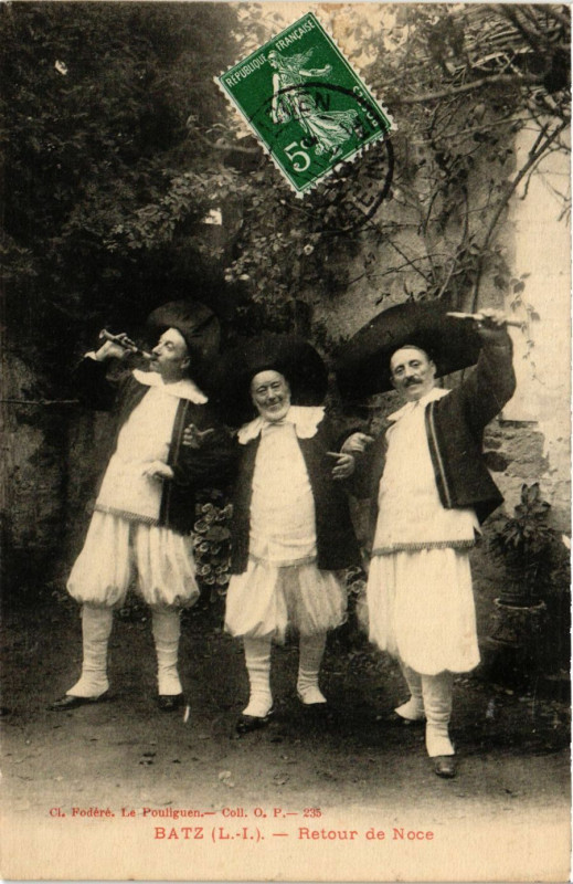 Carte postale ancienne Batz Retour de Noce France Folklore
