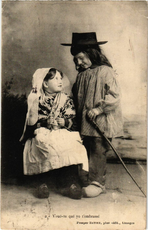 Carte postale ancienne Voué-tu qué yo t'embrassé - Enfants - Folklore - Types