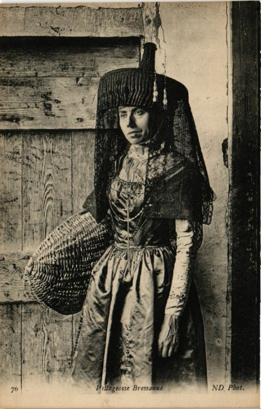 Carte postale ancienne Villageoise Bressanne - Folklore - Types
