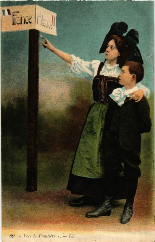 Carte postale ancienne Vers la Frontiere - Folklore - Types