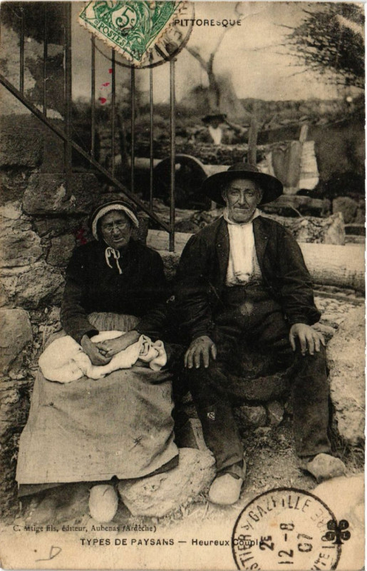 Carte postale ancienne Types de Paysans - Heureux Couple - Folklore - Types