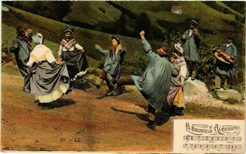 Carte postale ancienne Types d'Auvergne - La Bourreio d'Aubergno - Folklore - Types