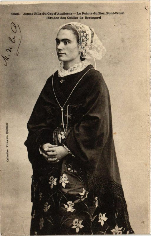 Carte postale ancienne Jeune Fille du Cap - Région d'Audierne et de la Pointe du Cap à Audierne