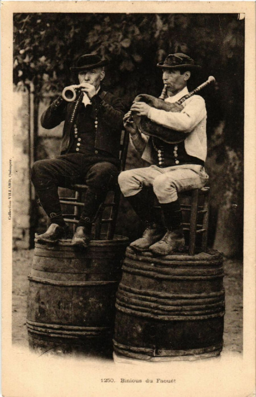 Carte postale ancienne Binious du Faouet - Folklore - Types
