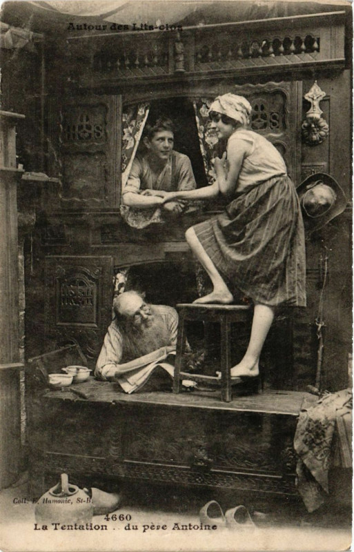 Carte postale ancienne Autour des Lits-Clos - La tentation...du Pere Antoine - Folklore