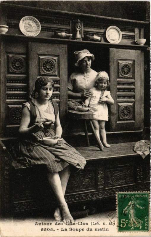 Carte postale ancienne Autour des Lits-Clos - La Soupe du matin - Folklore - Types