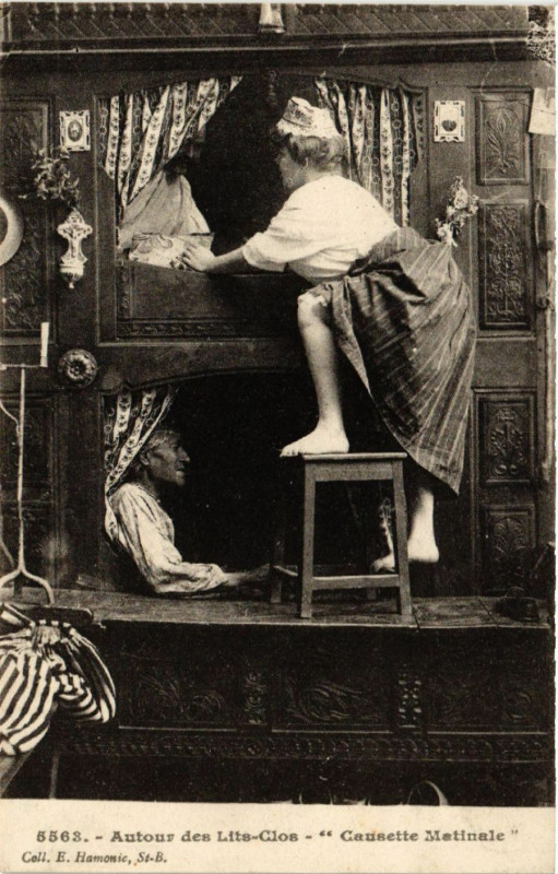 Carte postale ancienne Autour des Lits-Clos - Causette Matinale - Folklore - Types