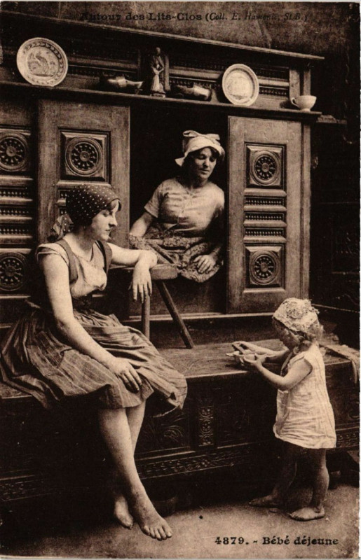 Carte postale ancienne Autour des Lits-Clos - Bebe dejeune - Folklore - Types