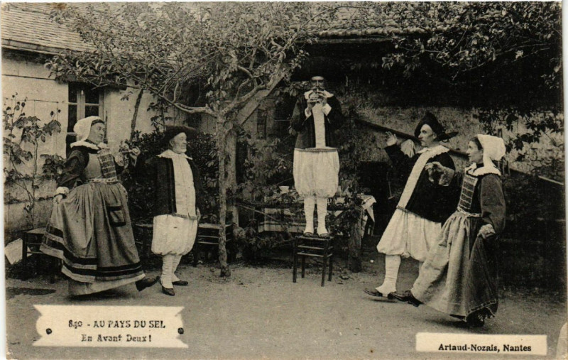 Carte postale ancienne Au Pays Du Sel - En Avant Deux - Folklore - Types