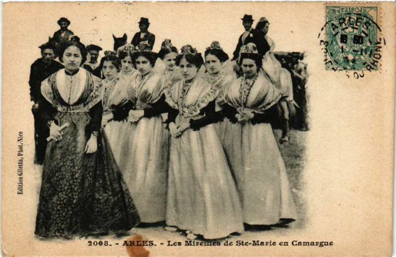Carte postale ancienne Arles - Les Mireilles de Sainte-Marie en Camargue - Folklore - Types