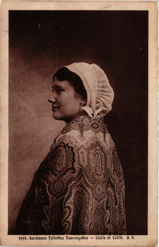 Carte postale ancienne Anciennes Toilettes Tourangelles - Chale et Coiffe - Folklore