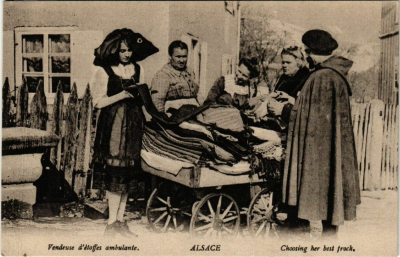 Carte postale ancienne Alsace - Vendeuse d'étoffes ambulante - Folklore - Types
