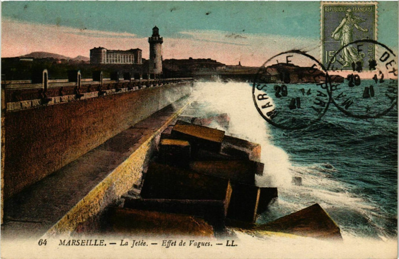 Carte postale ancienne La Jetée - Effet de Vagues à Marseille