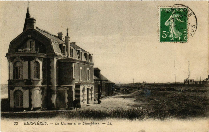 Carte postale ancienne Bernieres La Cassine et le Semaphore Lighthouse Phare