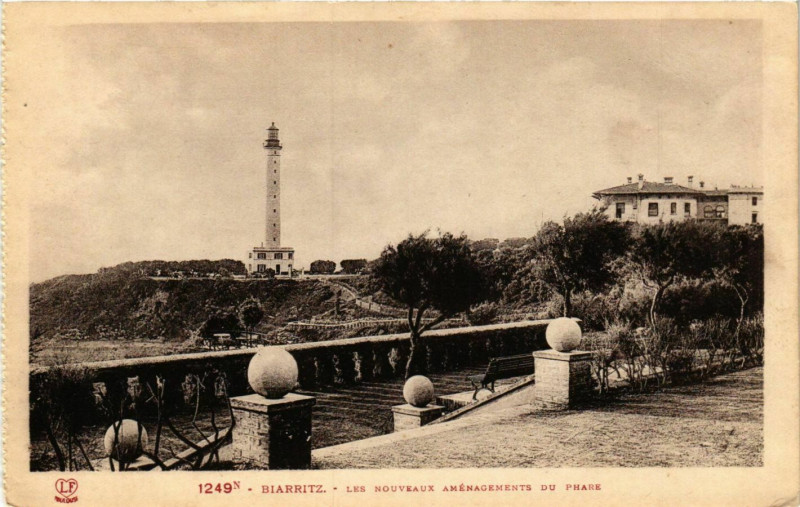 Carte postale ancienne Biarritz Les nouvaux amenagements du Phare Lighthouse Phare