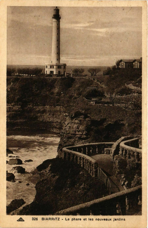 Carte postale ancienne Biarritz Le Phare et les nouveaux jardins Lighthouse Phare