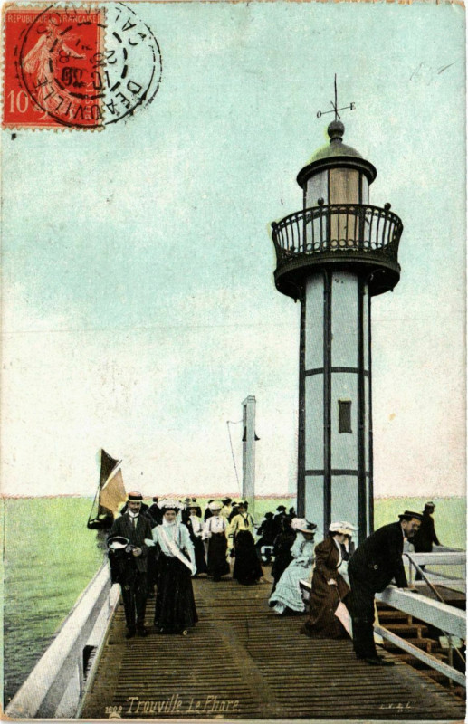 Carte postale ancienne Trouville Le Phare Lighthouse Phare