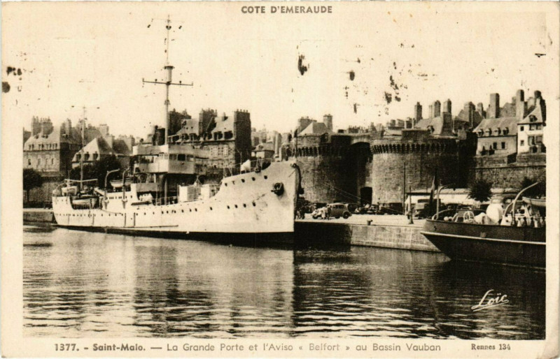 Carte postale ancienne Belfort au Bassin Vauban - Saint-Malo - Ships