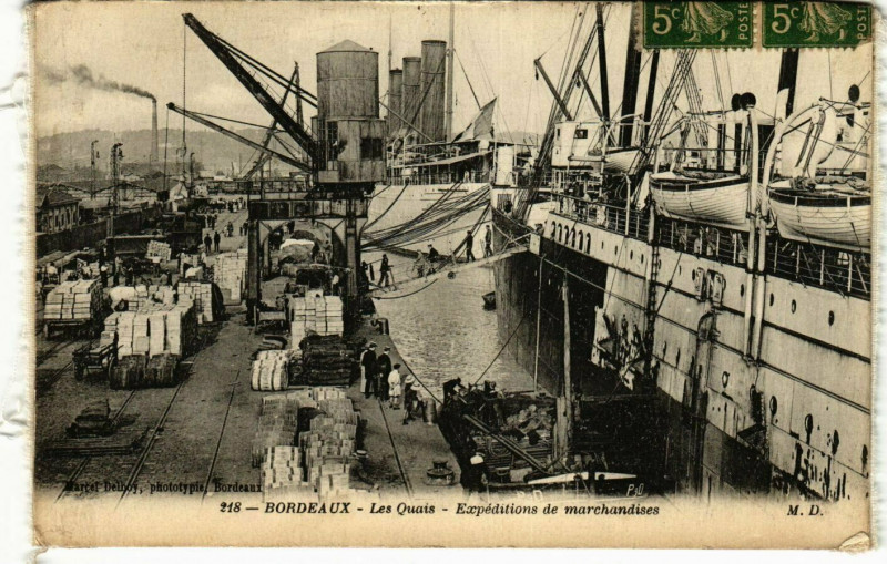 Carte postale ancienne Bordeaux - Les Quais - Expeditions de Marchandises - Ships