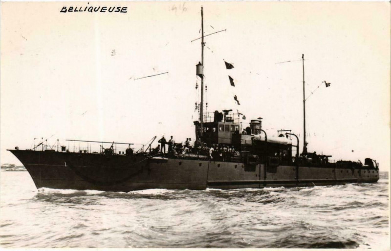 Carte postale ancienne Belliqueuse Ships