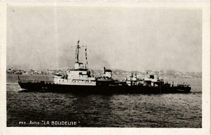 Carte postale ancienne Aviso La Boudeuse Ships