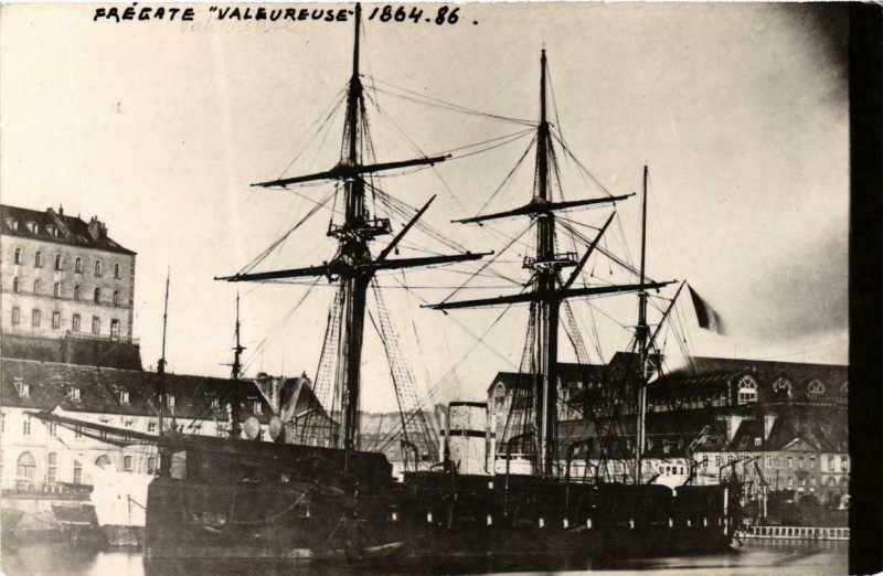 Carte postale ancienne Valeureuse Fregate Ships