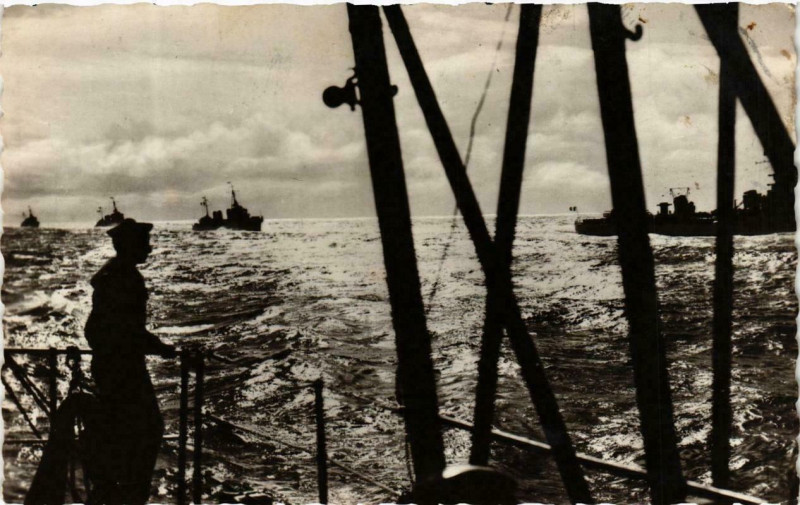 Carte postale ancienne Vue d'une escadre Francaise Ships