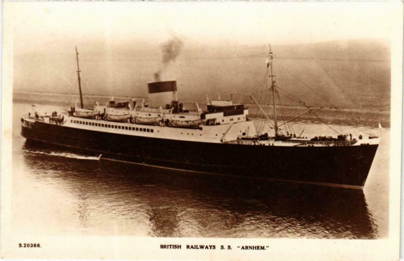 Carte postale ancienne Ak British Railways S.S. Arnhem Ships