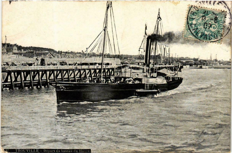 Carte postale ancienne Trouville - Depart du bateau du Havre Ships